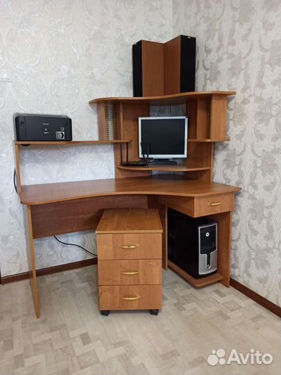 Компьютерный стол угловой бу в отличном состоянии