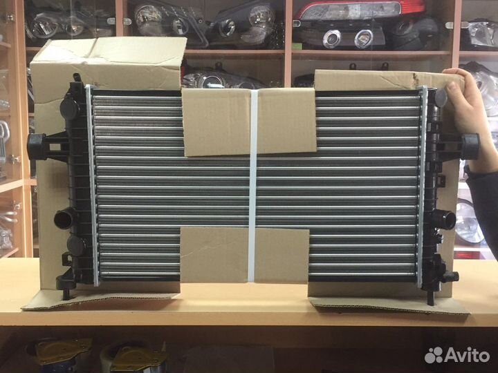 Радиатор охлаждения Опель Астра / Зафира