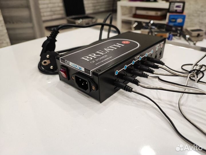 Блок питания для гитарных педалей Breath of Power