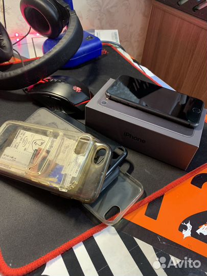 iPhone 8, 64 ГБ