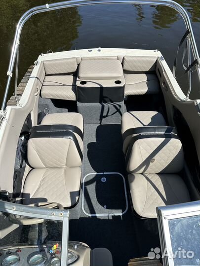 Каютный катер bayliner 192