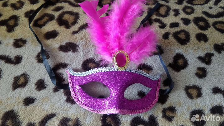 Маска карнавальная с перьями