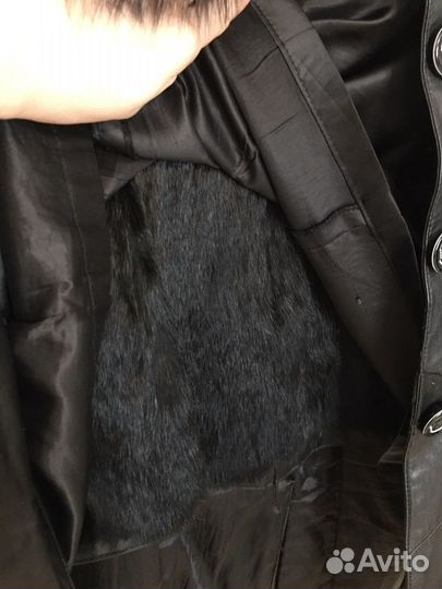 Кожанное пальто с мехом чернобурки