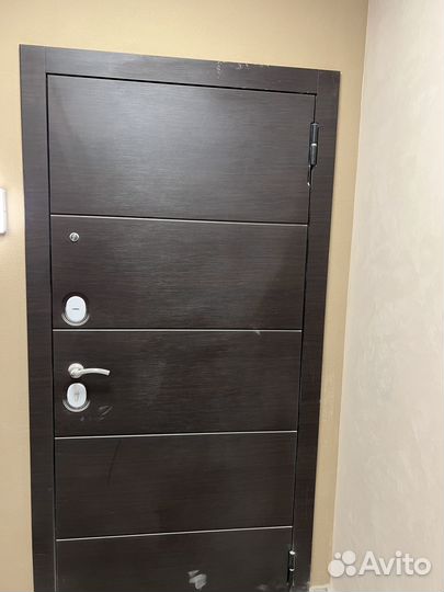 Дверь входная металлическая от застройщика