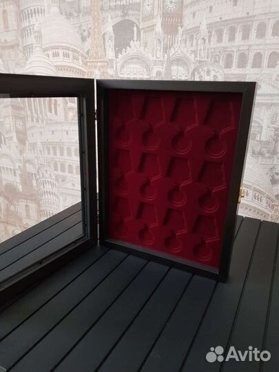 Витрина с планшетом на 12 медалей