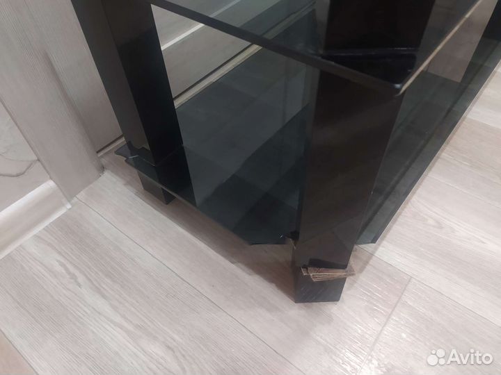 Стеклянная тумба под тв