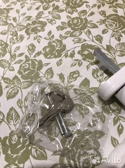 Ручка оконная и детские замки