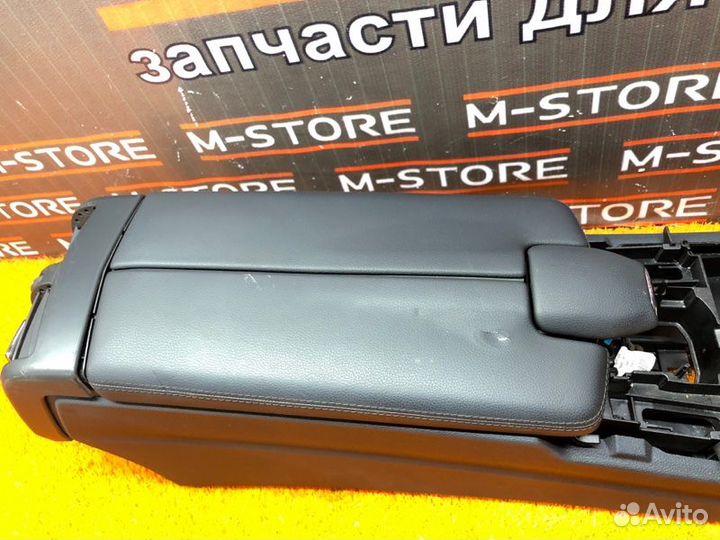 Консоль между сидений Mercedes-Benz E-Class W212
