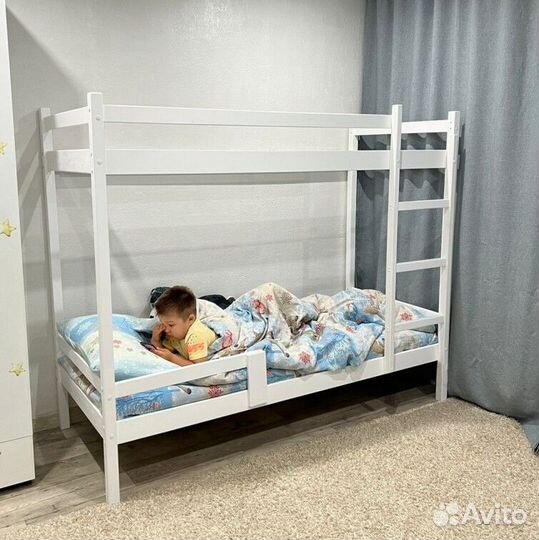 Двухъярусная кровать из дерева