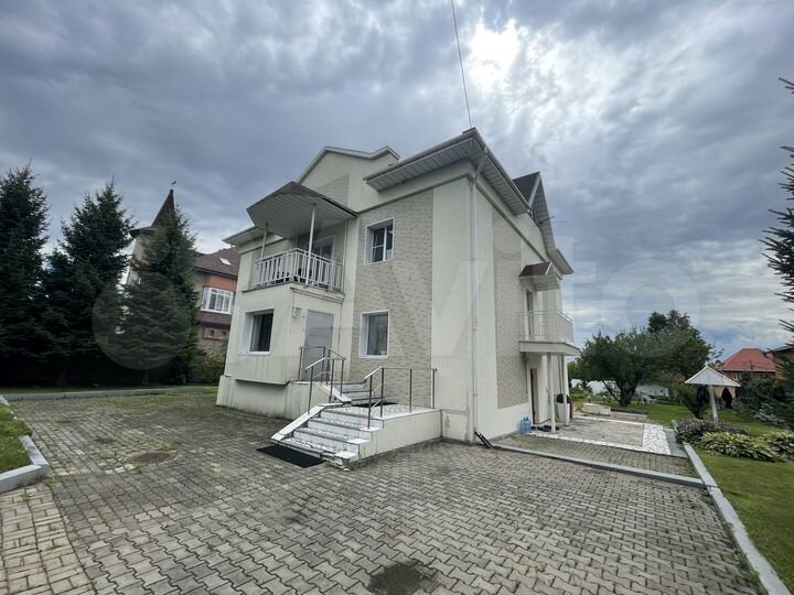 Дом 300 м² на участке 17 сот.