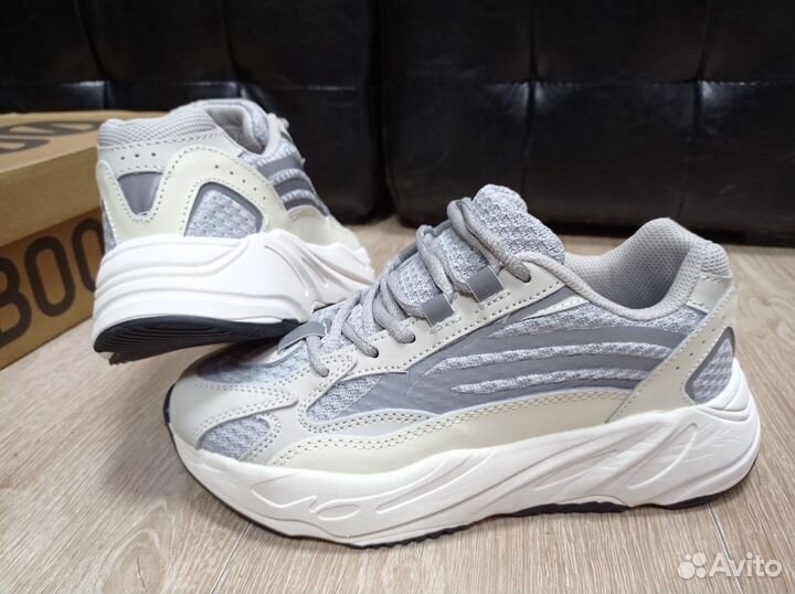 Кроссовки Adidas Yeezy Boost 700 v2