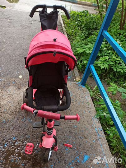 Трехколесный велосипед с ручкой