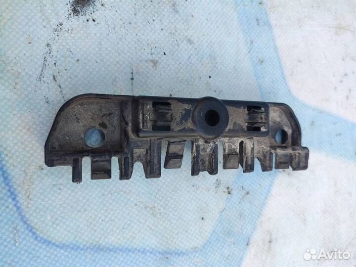 Кронштейн 4g8853922d