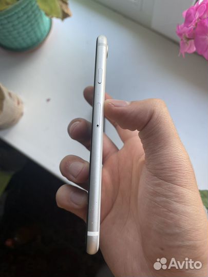 Телефон iPhone se 2020