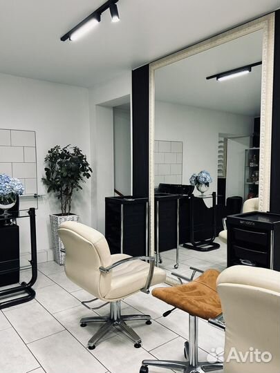 Парикмахерское кресло в аренду