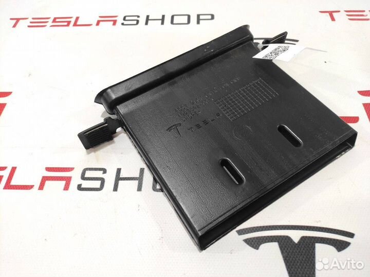 Воздуховод печки Tesla Model S 2015 1008302-00-C