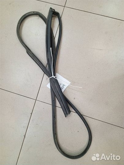 Уплотнитель двери задней левой Mazda Demio DW 199