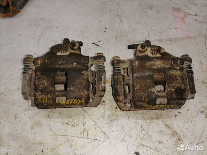 Суппорт передний Nissan Serena c23