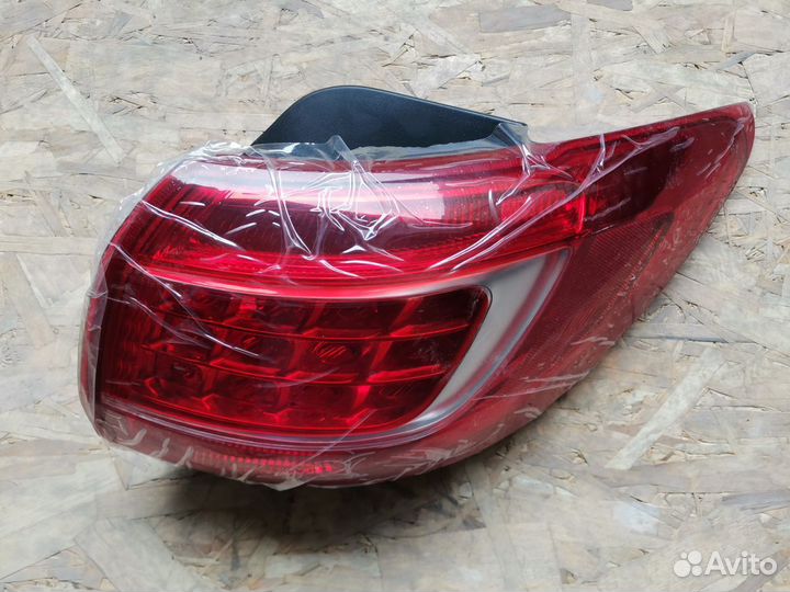 Фонарь правый внешний Kia Sportage 3 SL