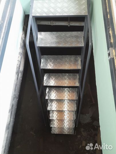 Лестницы в подвал, подполье, тех помещение
