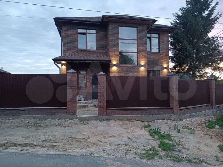 Дом 175 м² на участке 6 сот.