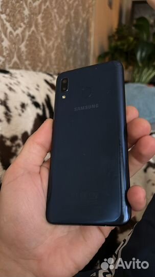 Samsung Galaxy A20, 3/32 ГБ