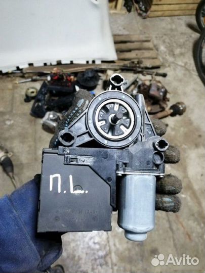 Моторчик стеклоподъемника Skoda Octavia A5