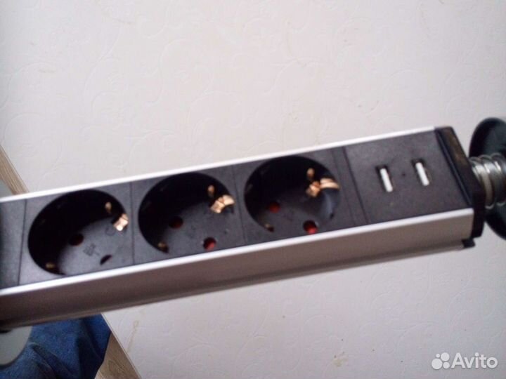 Блок розеток: 3 силовые 220В + 2 USB