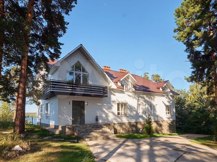 Коттедж 450 м² на участке 70 сот.