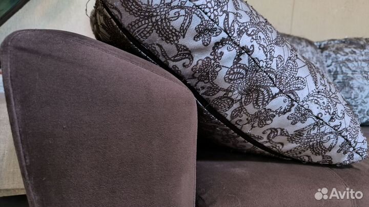 Крепкий диван