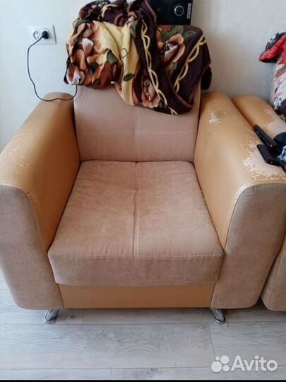 Диван продам
