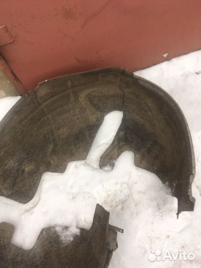 Подкрылок правый левый задний (локер ) Шкода Ети