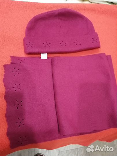 Продам комплект шапка и шарф(флисовый)