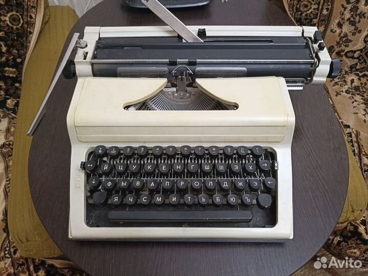 Печатная пишущая машинка