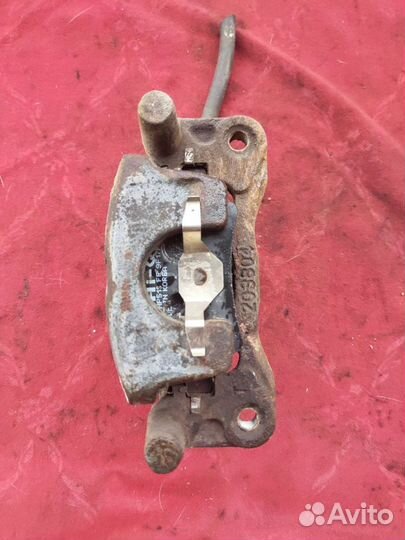 Суппорт задний Митсубиси Лансер 10 правый