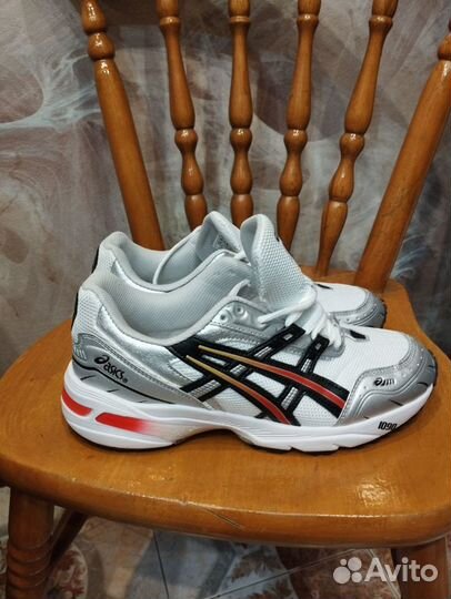 Кроссовки asics