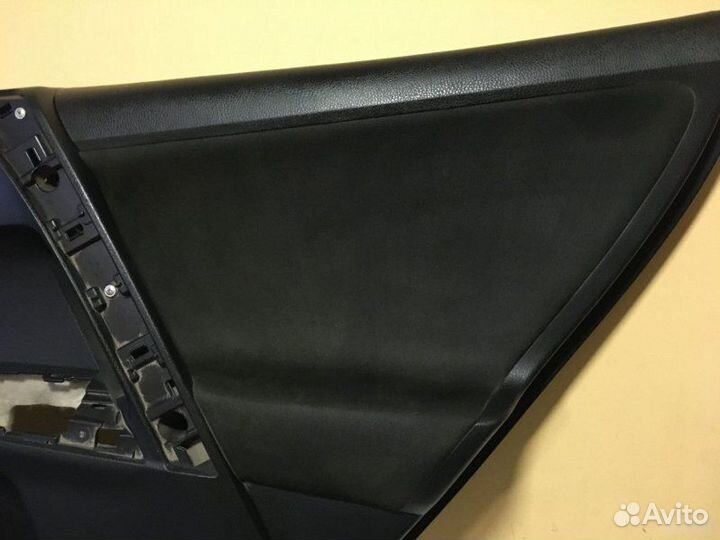 Обшивка двери задняя правая Toyota Rav4