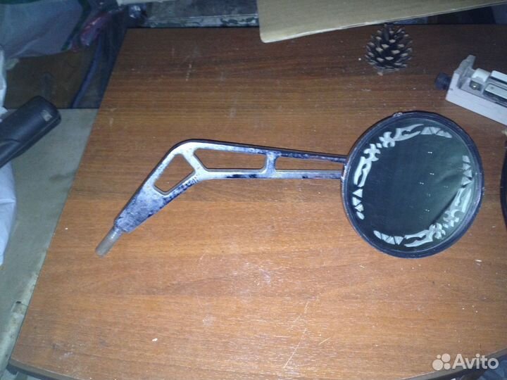 Зеркало заднего вида с гравировкой