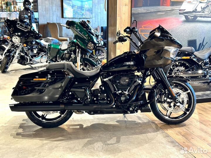 Harley-Davidson Road Glide 117, 2024 (Vivid Black)