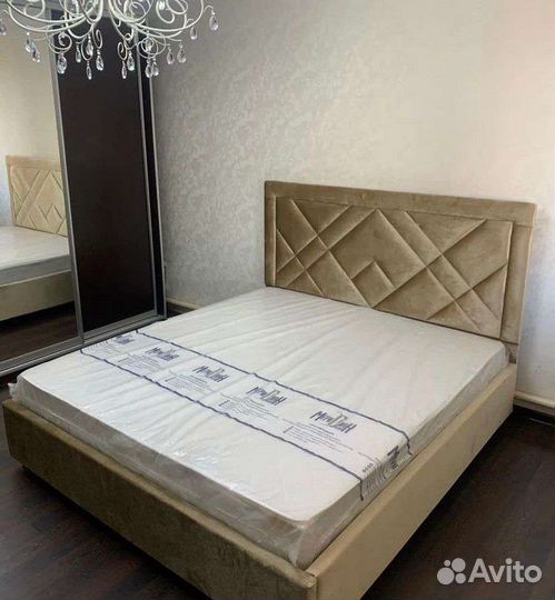 Кровать