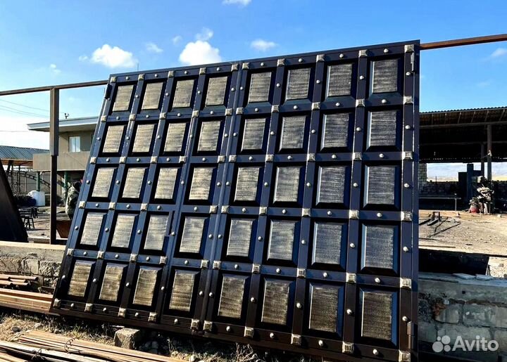 Ворота в Махачкале белые