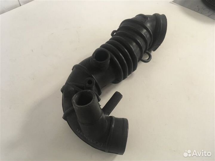 Патрубок вентиляции картера Volkswagen Passat B5
