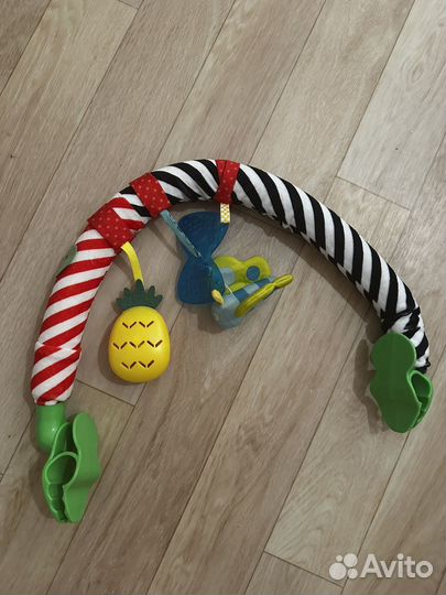 Подвеска дуга с игрушками