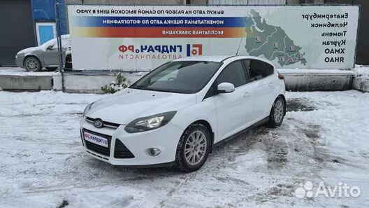 Молдинг лобового стекла правый Ford Focus 3 179656