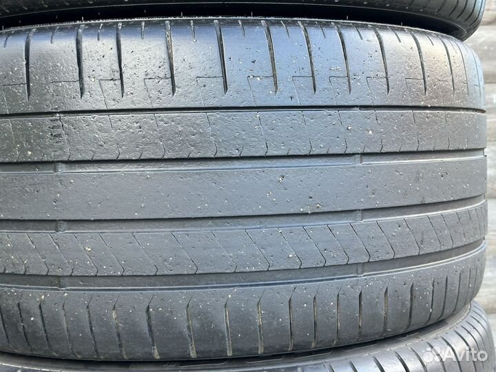 Pirelli P Zero PZ4 285/40 R21 и 315/35 R21 109Y