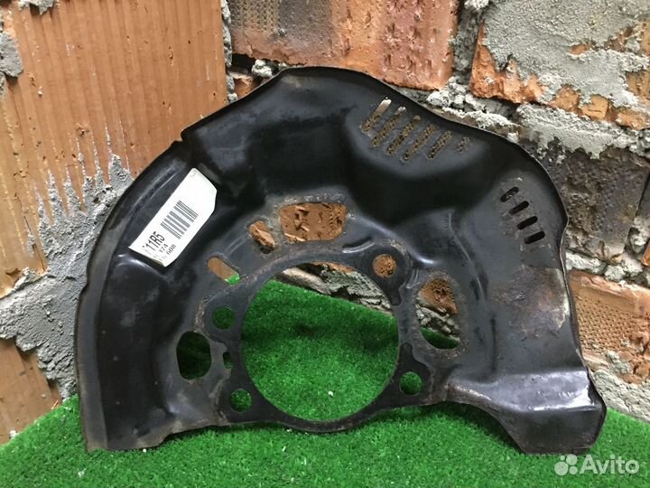 Пыльник тормозной передний правый Toyota Auris