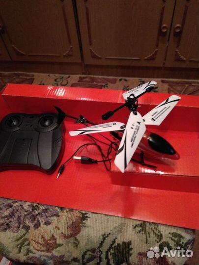 Вертолет на пульт управлении