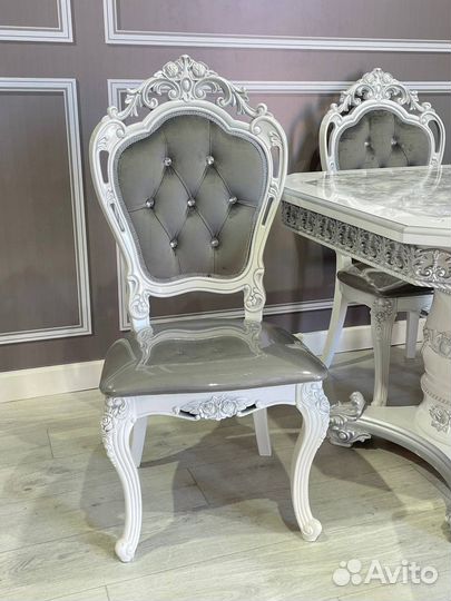 Столы стулья в гостинную и в кухню