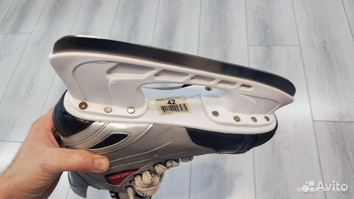Коньки хоккейные 42 размер