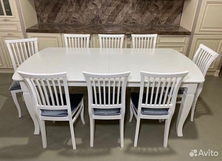Стол и стулья